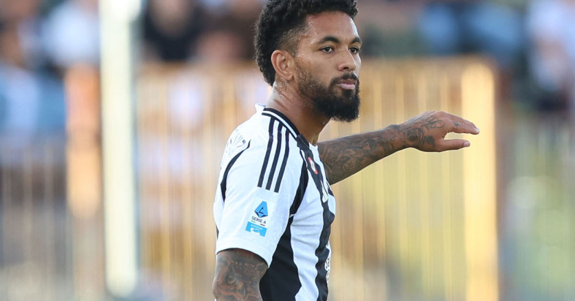 Douglas Luiz Semakin Dekat dengan Nottingham Forest