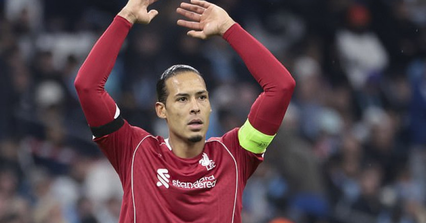 Virgil van Dijk Menegur Reporter Setelah Komentar 'Sangat Tidak Hormat' Terhadap Arne Slot