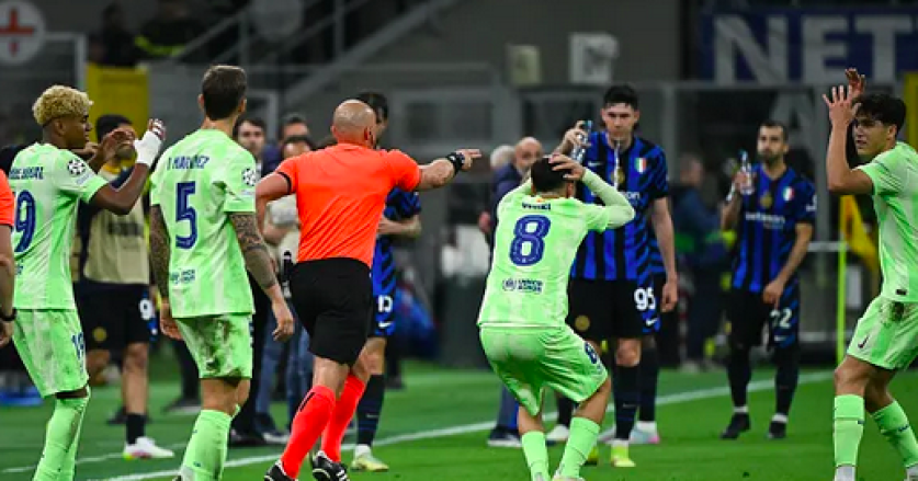 Arsene Wenger Sebut Penalti Inter Seharusnya Tidak Diberikan Wasit, Barcelona Dirugikan