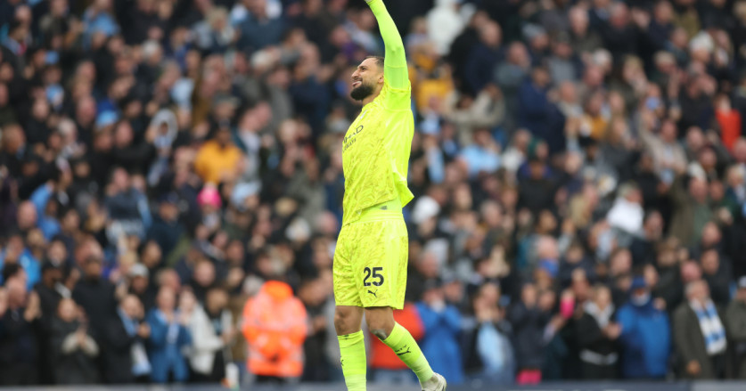 David Seaman Kritik Perayaan Berlebihan Gianluigi Donnarumma