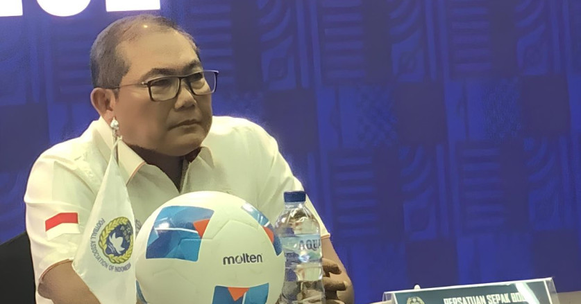 Calon Pelatih Timnas Indonesia: Herdman dan Van Bronckhorst