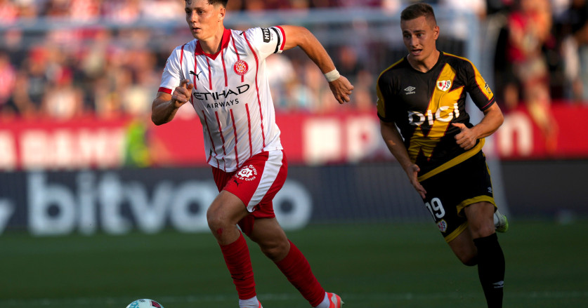 Girona Pertimbangkan Penjualan Bek di Tengah Tawaran €30 Juta dari Wolves