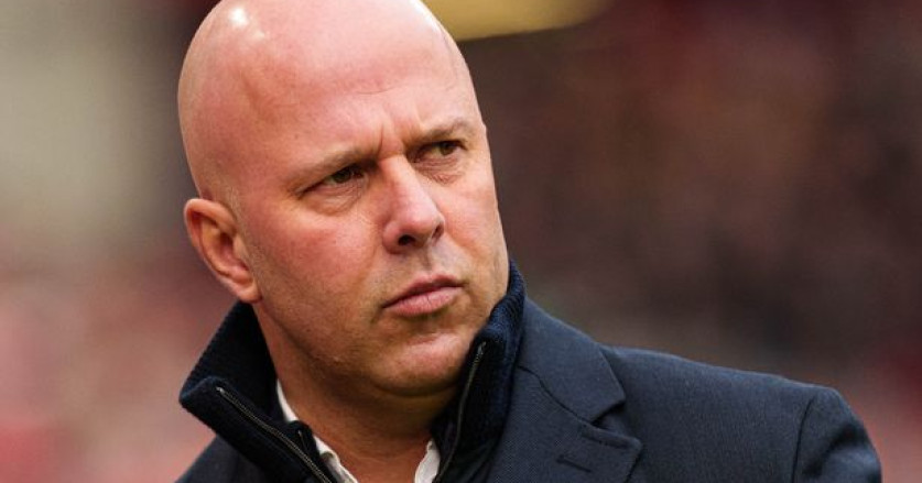 Fans Liverpool Terkejut dengan Aksi Arne Slot Usai Pertandingan Arsenal