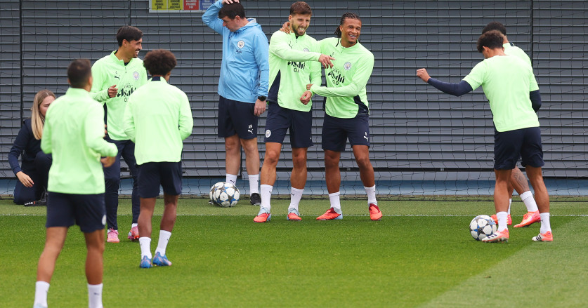 Barcelona Pertimbangkan Nathan Ake dari Manchester City