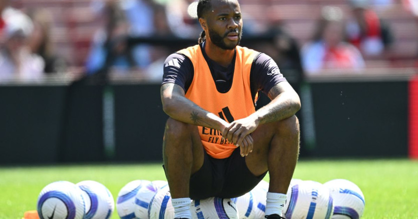 Robin van Persie Berbicara Setelah Raheem Sterling Dilarang Latihan di Feyenoord