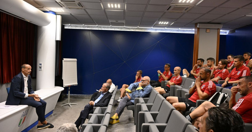 Massimiliano Allegri Mengajar di Kursus UEFA Pro, Salah Satu Muridnya Fabregas