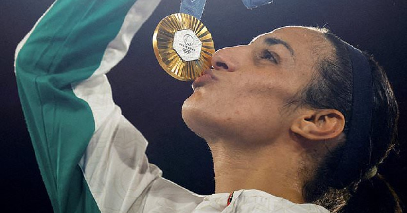 Liam Rosenior Ungkap Situasi Raheem Sterling dan Axel Disasi