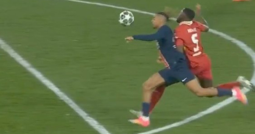 Momen Kontroversial Ibrahima Konate Tidak Dikeluarkan Saat PSG vs Liverpool