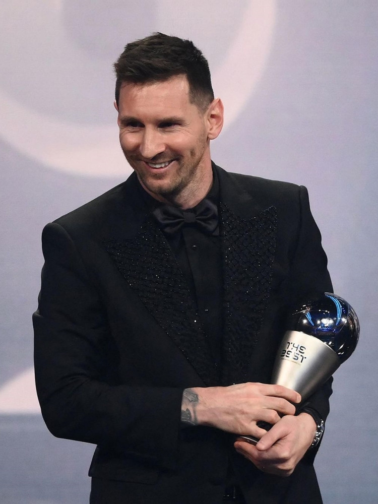 Keberhasilannya di musim lalu membuat Lionel Messi dinobatkan sebagai Pemain Pria Terbaik FIFA 2022.
