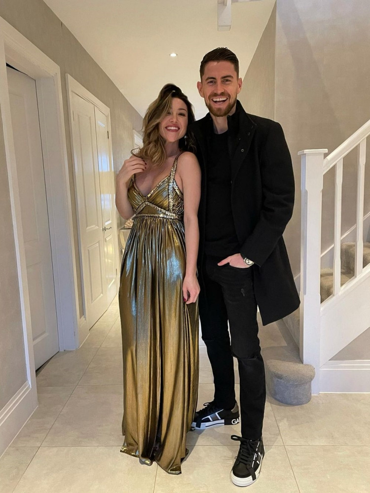 Jorginho telah berpacaran dengan Catherine sejak 2019.